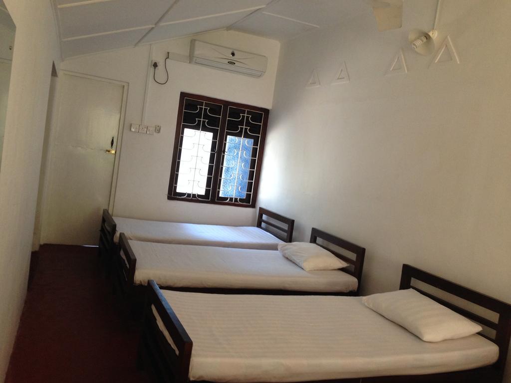 Отель Hamilton House Негомбо Номер фото