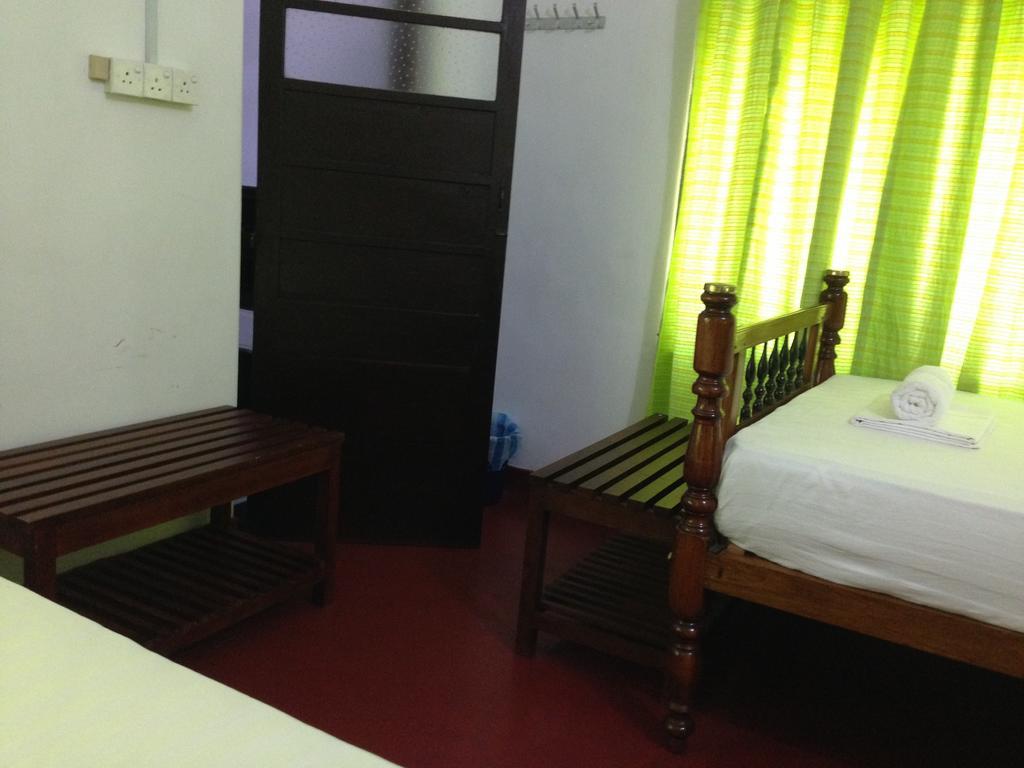 Отель Hamilton House Негомбо Номер фото
