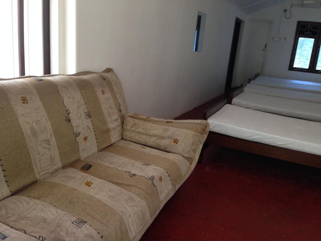 Отель Hamilton House Негомбо Номер фото